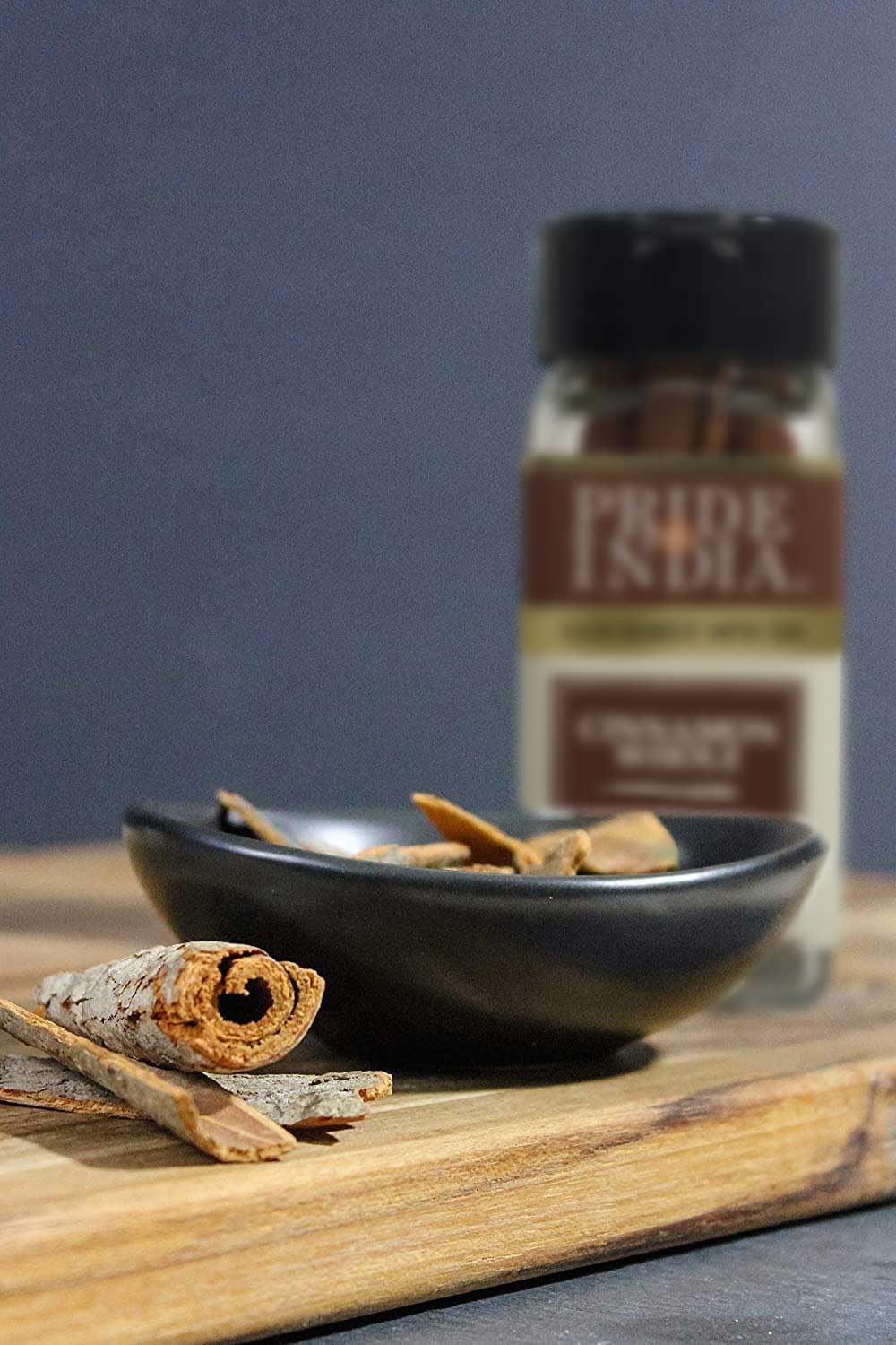 Pride of India | Cinnamon Bark Whole 0.8 oz (22.67 gm) Small Dual Sifter Bottle | Freshly Sourced from India | Gourmet Whole Spice | Strong Aroma | Perfect for Cooking & Baking | Easy to Use